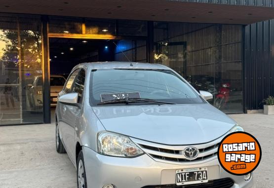 Autos - Toyota Etios x 5p 2013 Nafta 170000Km - En Venta