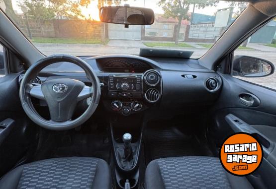 Autos - Toyota Etios x 5p 2013 Nafta 170000Km - En Venta