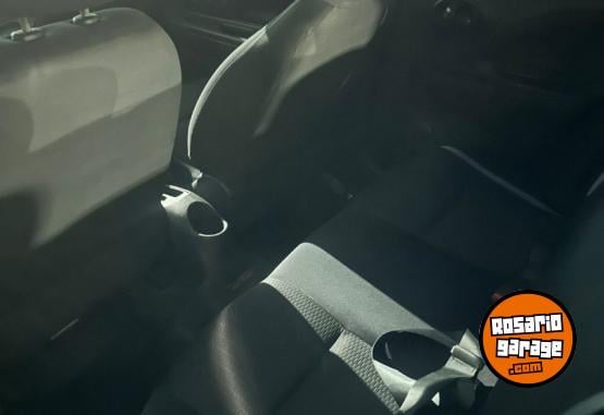 Autos - Nissan March Visia 5 ptas. 2012 Nafta 140000Km - En Venta