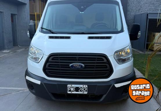 Utilitarios - Ford transit 2.2 furgon largo 2015 Diesel 360000Km - En Venta