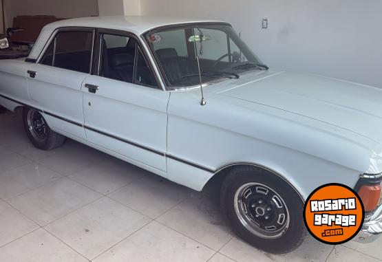 Autos - Ford Versión de Lujo 1983 GNC 100Km - En Venta
