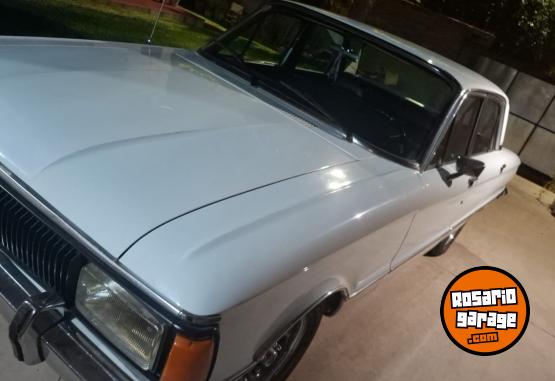 Autos - Ford Versión de Lujo 1983 GNC 100Km - En Venta
