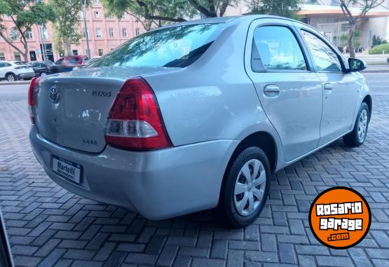 Autos - Toyota Etios 1.5 2015 Nafta 84000Km - En Venta
