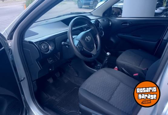 Autos - Toyota Etios 1.5 2015 Nafta 84000Km - En Venta