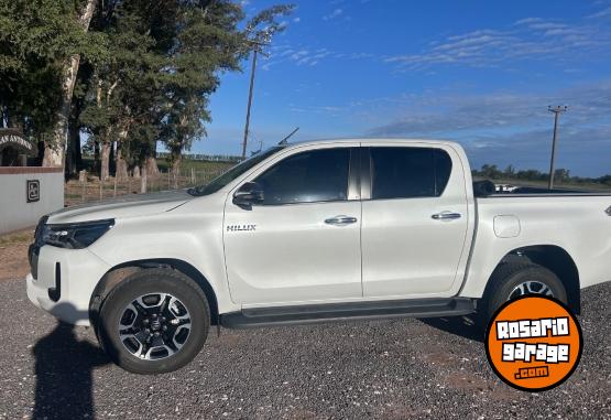Camionetas - Toyota Hilux 2023 Diesel 48000Km - En Venta