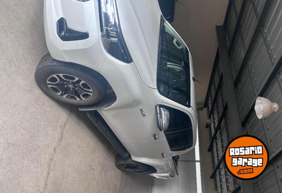 Camionetas - Toyota Hilux 2023 Diesel 48000Km - En Venta