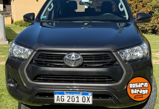 Camionetas - Toyota Hilux Sr. 2023 Diesel 36500Km - En Venta