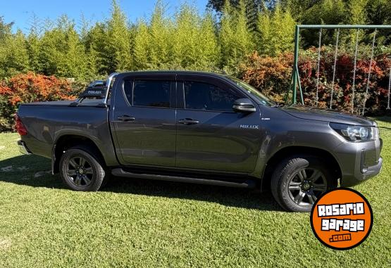 Camionetas - Toyota Hilux Sr. 2023 Diesel 36500Km - En Venta