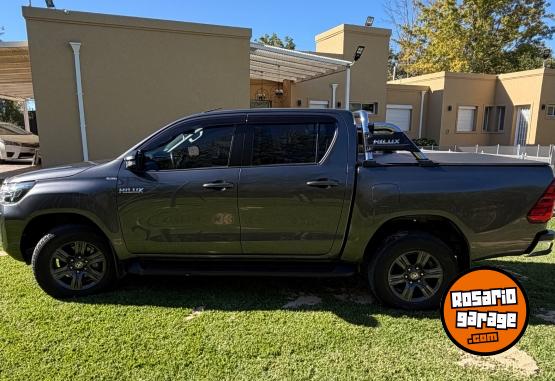 Camionetas - Toyota Hilux Sr. 2023 Diesel 36500Km - En Venta