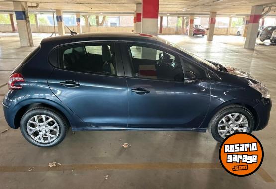 Autos - Peugeot 208 2014 Nafta 156000Km - En Venta