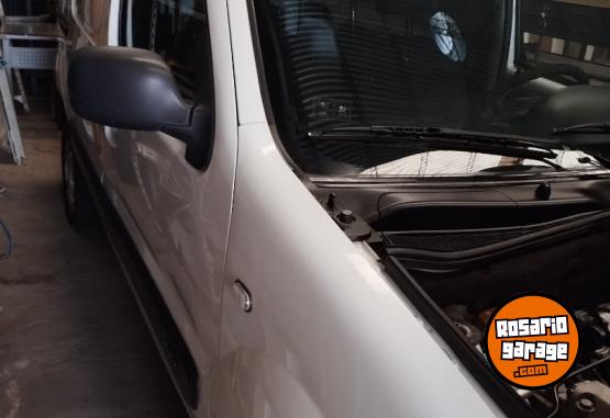 Utilitarios - Renault Kangoo 2016 Nafta 100000Km - En Venta