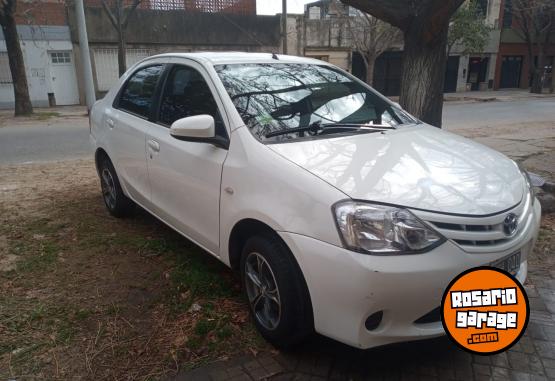 Autos - Toyota Etios 2014 Nafta 135000Km - En Venta