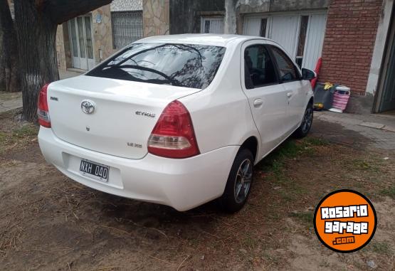 Autos - Toyota Etios 2014 Nafta 135000Km - En Venta