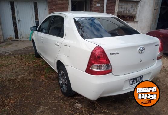 Autos - Toyota Etios 2014 Nafta 135000Km - En Venta