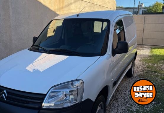 Utilitarios - Citroen Berlingo 2024 Diesel 16000Km - En Venta