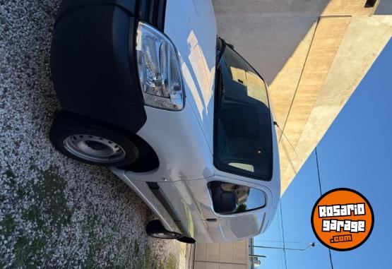Utilitarios - Citroen Berlingo 2024 Diesel 16000Km - En Venta