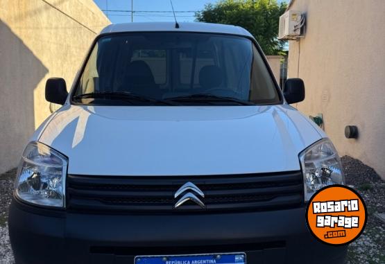 Utilitarios - Citroen Berlingo 2024 Diesel 16000Km - En Venta