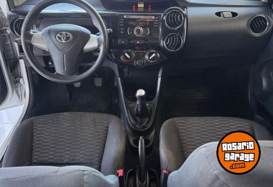 Autos - Toyota Etios XS 2014 Nafta 78000Km - En Venta
