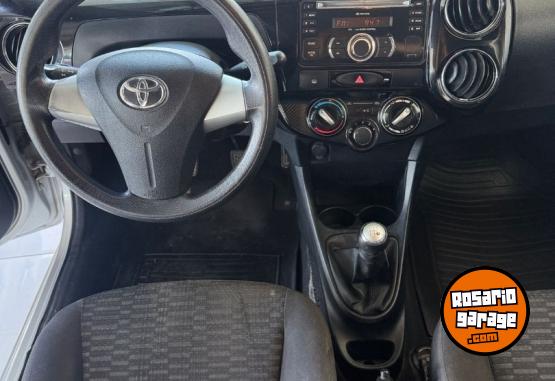 Autos - Toyota Etios XS 2014 Nafta 78000Km - En Venta