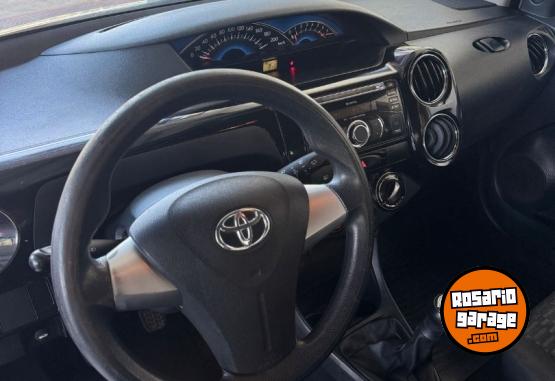 Autos - Toyota Etios XS 2014 Nafta 78000Km - En Venta