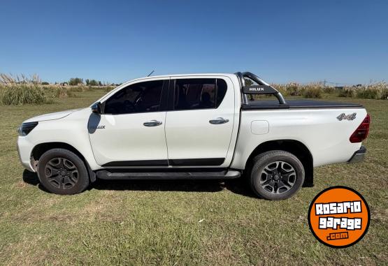 Camionetas - Toyota Hilux SRX 2021 Diesel 87000Km - En Venta