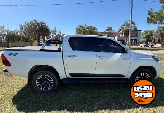 Camionetas - Toyota Hilux SRX 2021 Diesel 87000Km - En Venta