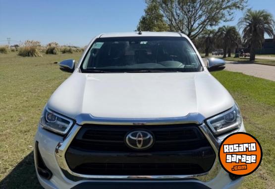 Camionetas - Toyota Hilux SRX 2021 Diesel 87000Km - En Venta