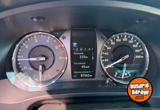 Camionetas - Toyota Hilux SRX 2021 Diesel 87000Km - En Venta