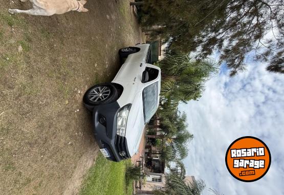 Camionetas - Toyota Hilux dc cs 2016 Diesel 245000Km - En Venta