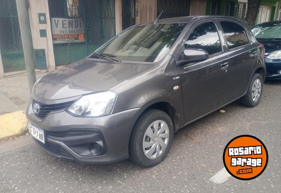 Autos - Toyota Etios 2022 Nafta 124000Km - En Venta