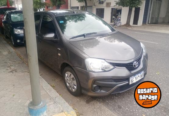 Autos - Toyota Etios 2022 Nafta 124000Km - En Venta