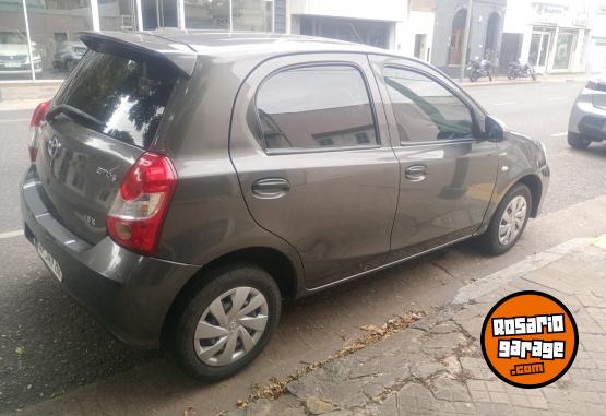 Autos - Toyota Etios 2022 Nafta 124000Km - En Venta