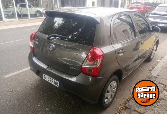 Autos - Toyota Etios 2022 Nafta 124000Km - En Venta