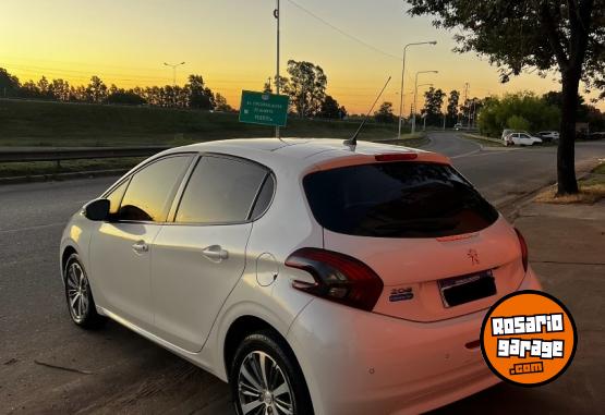 Autos - Peugeot 208 2019 Nafta 106000Km - En Venta