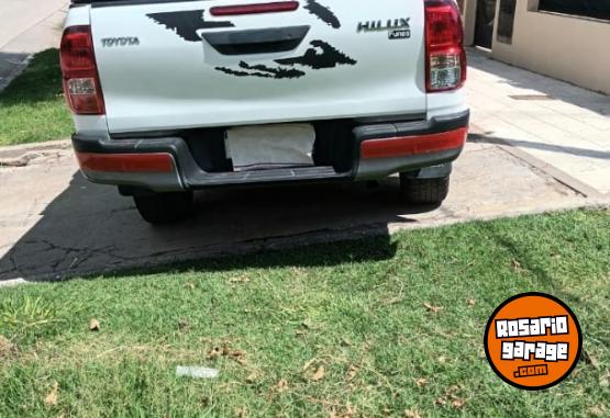 Camionetas - Toyota Hilux D/C DX 2.4 TDI 2017 Diesel 140000Km - En Venta