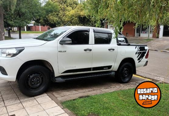 Camionetas - Toyota Hilux D/C DX 2.4 TDI 2017 Diesel 140000Km - En Venta