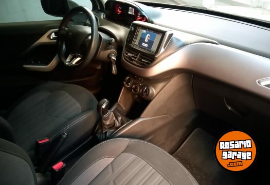 Autos - Peugeot 208 ALLURE 2017 Nafta 92000Km - En Venta