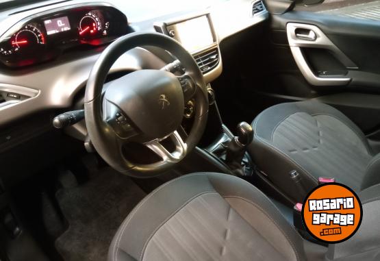 Autos - Peugeot 208 ALLURE 2017 Nafta 92000Km - En Venta