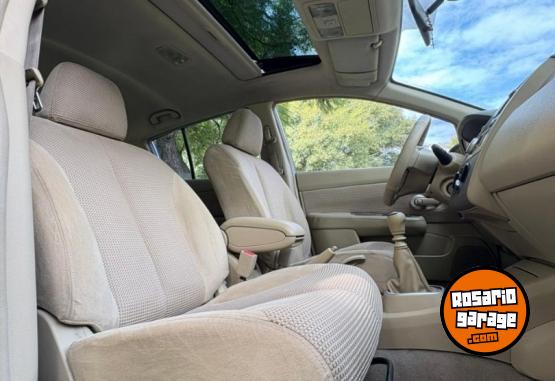 Autos - Nissan TIIDA / SENTRA MARCH BORA 2011 Nafta 136000Km - En Venta