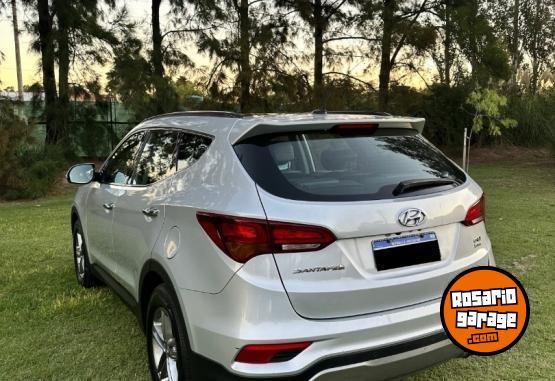 Camionetas - Hyundai Santa Fe 2017 Diesel 155000Km - En Venta