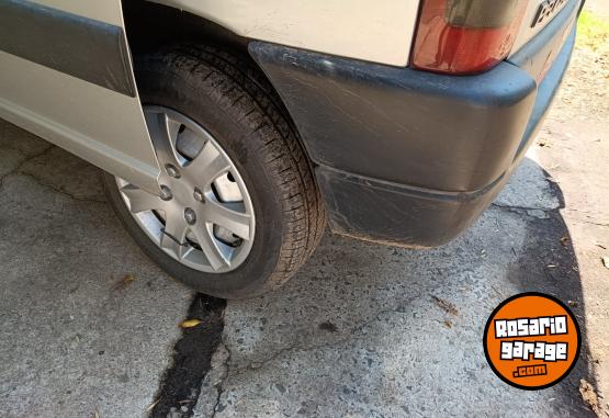 Utilitarios - Peugeot Parnet 2003 Diesel 111111Km - En Venta