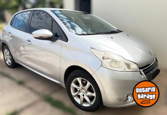 Autos - Peugeot 208 Allure touchscreen 2014 Nafta 160000Km - En Venta