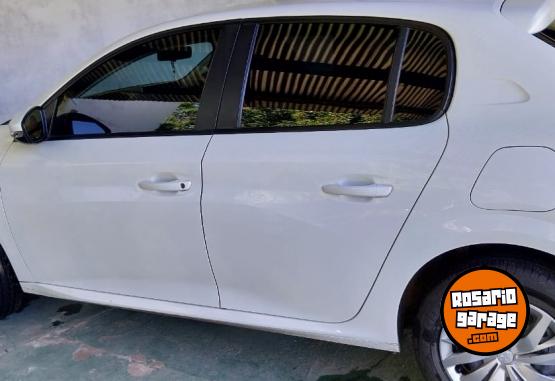 Autos - Peugeot 208 2020 Nafta 24800Km - En Venta