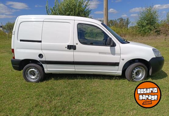Utilitarios - Peugeot Partner 2016 GNC 128000Km - En Venta