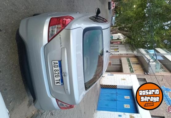 Autos - Nissan Versa Advance GNC 2019 Nafta 125000Km - En Venta