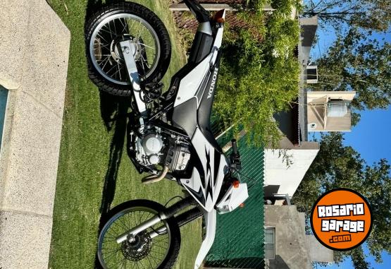 Motos - Honda Tornado 2023 Nafta 18000Km - En Venta