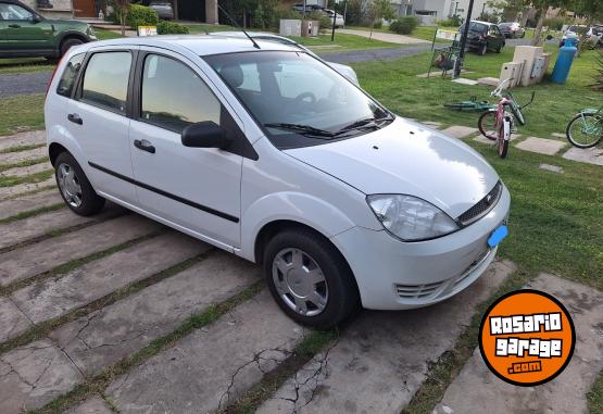 Autos - Ford Fiesta Ambiente 2004 Nafta 245000Km - En Venta