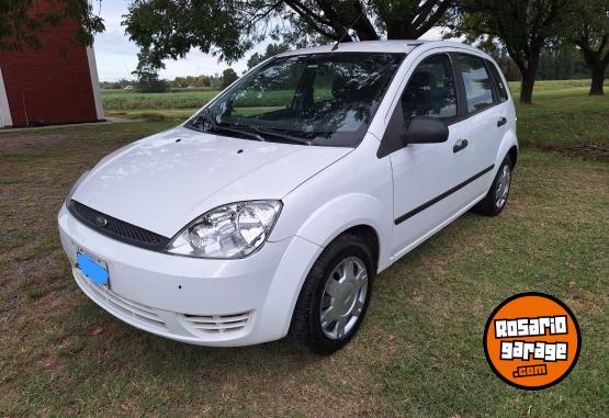 Autos - Ford Fiesta Ambiente 2004 Nafta 245000Km - En Venta