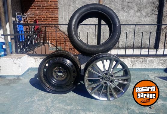 Accesorios para Autos - Vendo cubierta Pirelli conturato p7 205 55 r16 - En Venta