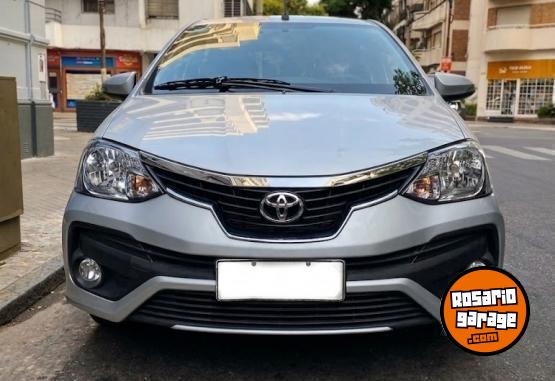 Autos - Toyota Etios/XLS pack 1.5 6M/T 2023 Nafta 6955Km - En Venta